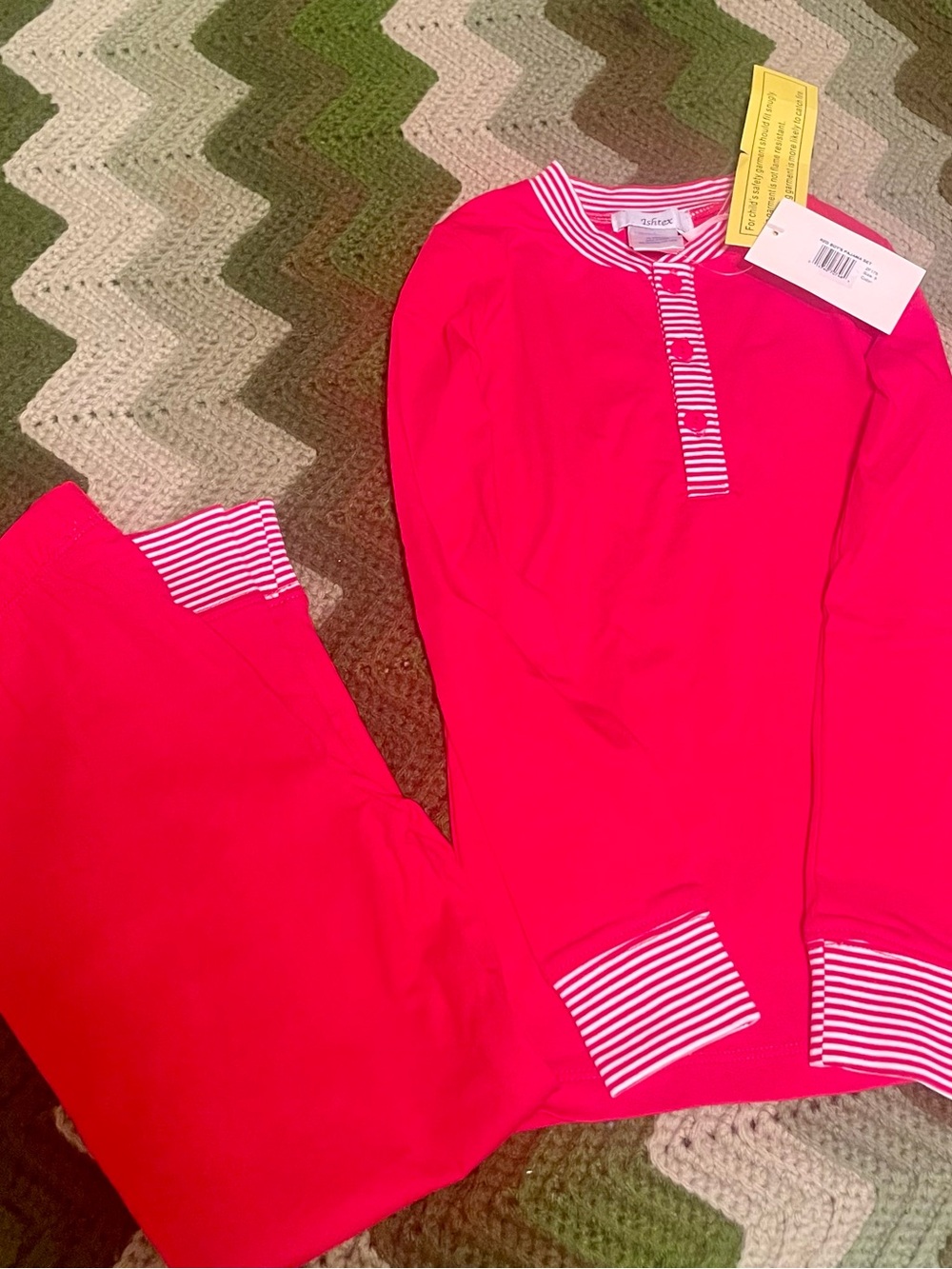 Ishtex Boys Size 5 NWT red pajama set